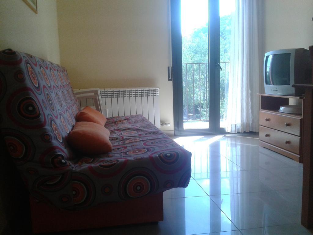 Apartamentos Fonda Finet Сан-Фелиу-де-Пальерольс Экстерьер фото
